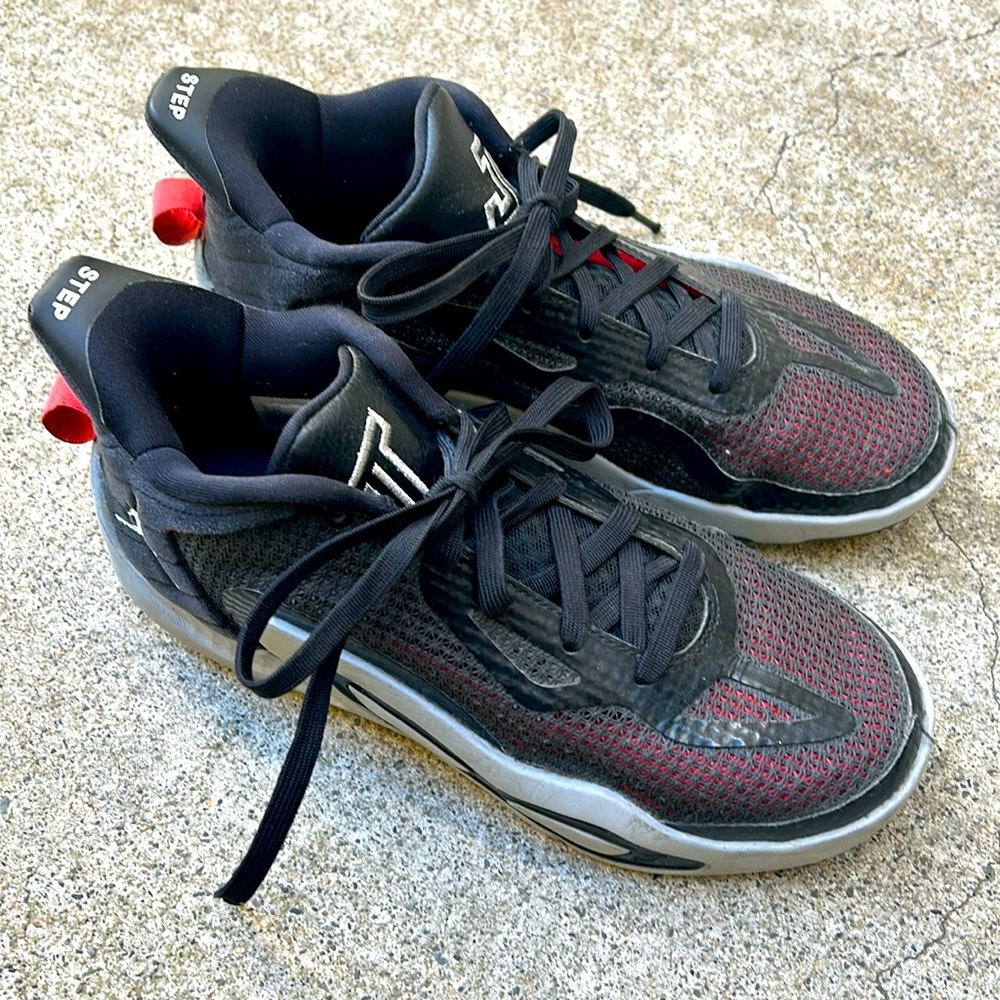 Youth Boys size 6 Jordan Tatum Sneakers